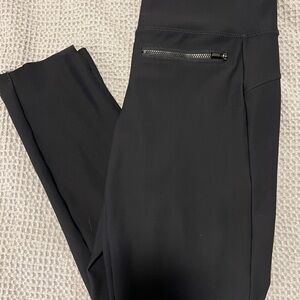 Athleta stellar black Ankle Pants in a size small super cute! EUC!